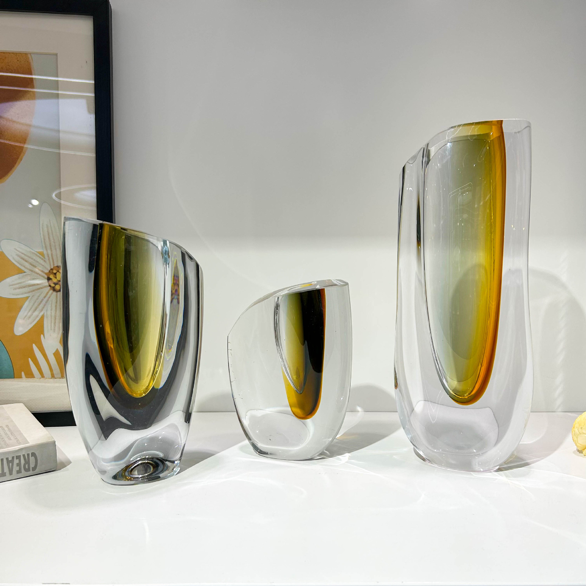 Home Decor Exhibition - مزهرية يدوية الصنع بتصميم عصري بسيط