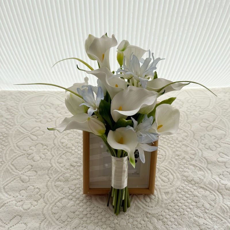 زهور صناعية صغيرة بيضاء وزرقاء - مراجعة Home Decor Location وسعره