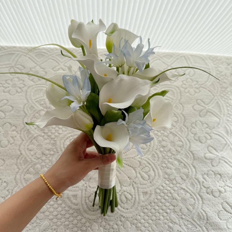 زهور صناعية صغيرة بيضاء وزرقاء - مراجعة Home Decor Location وسعره