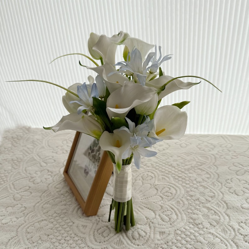 زهور صناعية صغيرة بيضاء وزرقاء - مراجعة Home Decor Location وسعره