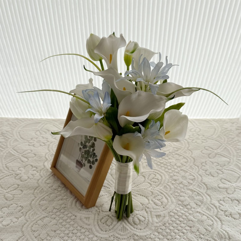 زهور صناعية صغيرة بيضاء وزرقاء - مراجعة Home Decor Location وسعره